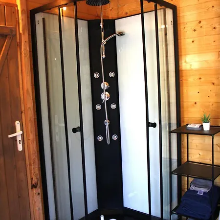 1 En Bois Avec Acces Piscine * Nîmes
